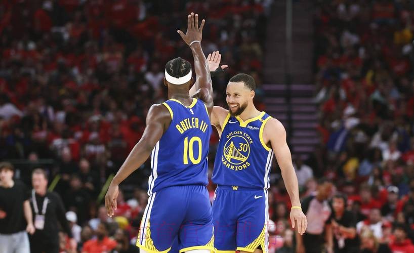 11分逆转！库里31分单节20分主宰，勇士胜爵士，格林被驱逐引争议